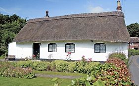 Childe Of Hale Cottage - 27896 Hale (merseyside)  United Kingdom